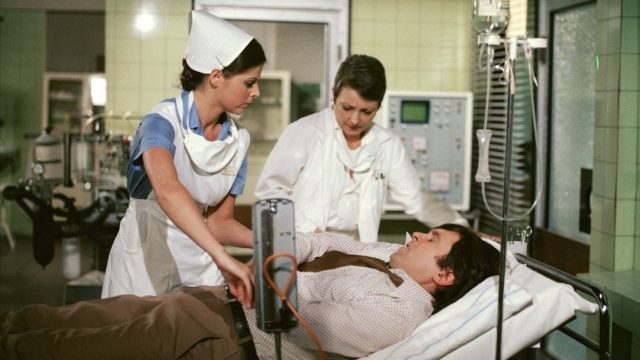 Nemocnice na kraji města, Srážka
